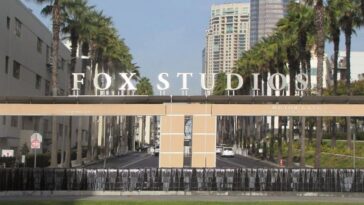VISITE GUIDEE DES STUDIOS DE LA FOX A LOS ANGELES : Découvrez, plateau par plateau, toutes les séries populaires qui y ont été tournées !